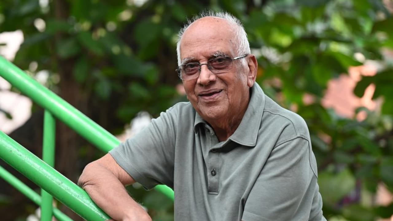 Singeetham Srinivasa Rao : మూకీ సినిమా నుంచి సైన్స్ ఫిక్షన్ వరకు.. వెండితెరపై సరిహద్దులు లేని సింగీతం ప్రయోగాలు ఎన్నో..