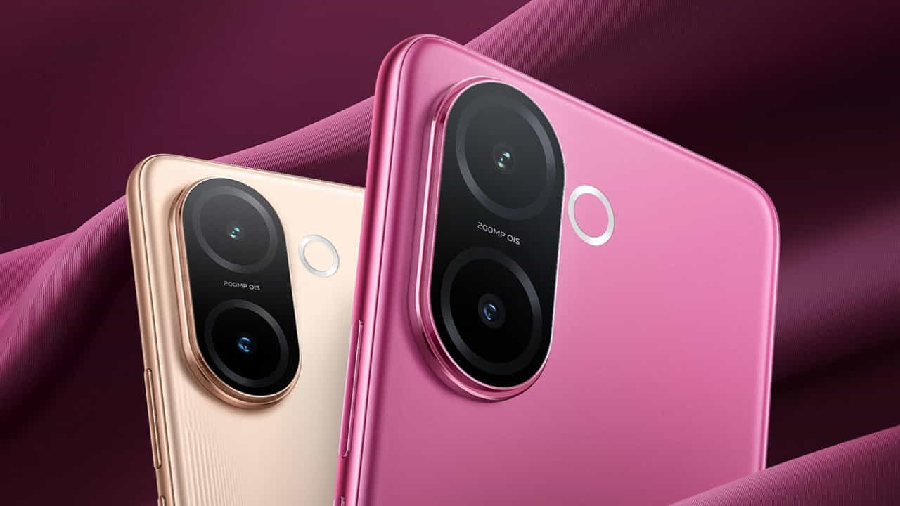 1. Vivo V60e: రూ.30 వేలలోపు కెమెరా ఫోన్లలో Vivo V60eలో 200MP ప్రధాన కెమెరా ఉంది. ఈ కెమెరాకు OIS సపోర్ట్ లభిస్తుంది. దీనికి 8MP అల్ట్రా-వైడ్ కెమెరా కూడా ఉంది. సెల్ఫీల కోసం 50MP ఫ్రంట్ కెమెరాను అందించారు. ఇందులో ఆటోఫోకస్, AI ఆధారిత పోర్ట్రెయిట్ ఫీచర్లు ఉన్నాయి. ధర: రూ.29,999 నుంచి ప్రారంభమవుతుంది. అలాగే కెమెరా: 200MP + 8MP, సెల్ఫీ: కెమెరా 50MP.