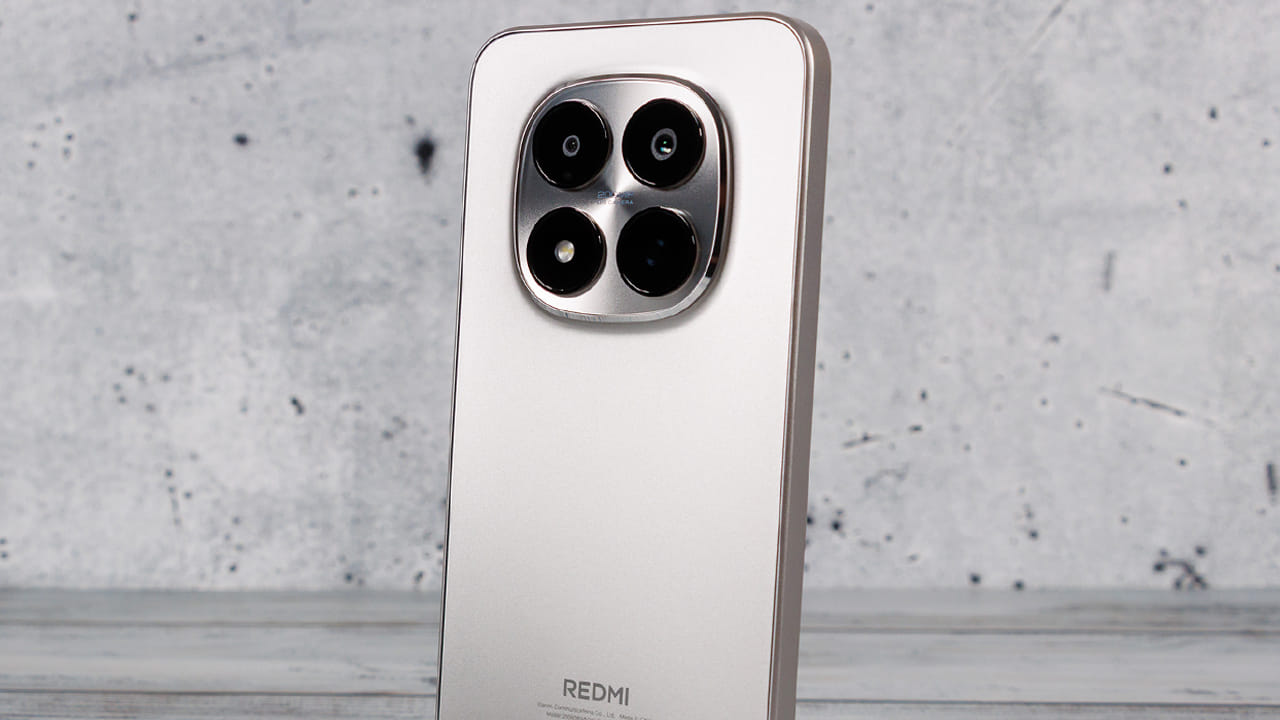 2. Redmi Note 15 Pro 5G: Redmi Note 15 Pro 5G కూడా 200MP ప్రధాన కెమెరాతో వస్తుంది. ఇందులో 1/1.4-అంగుళాల మెయిన్ సెన్సార్తో పాటు 8MP అల్ట్రా-వైడ్ కెమెరా ఉంది. సెల్ఫీల కోసం 20MP ఫ్రంట్ కెమెరా అందించారు. 6.83-అంగుళాల 1.5K AMOLED డిస్ప్లే, 120Hz రిఫ్రెష్ రేట్ కూడా ఉన్నాయి. ధర: రూ.29,999, కెమెరా: 200MP + 8MP, సెల్ఫీ: కెమెరా 20MP.