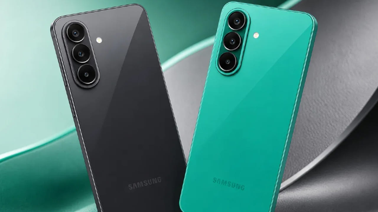 5. Samsung Galaxy F70 Pro 5G: శాంసంగ్గెలక్సీ F70 Pro 5Gలో ట్రిపుల్ రియర్ కెమెరా సెటప్ ఉంది. ఇందులో 50MP ప్రధాన కెమెరా, 5MP అల్ట్రా-వైడ్, 2MP మాక్రో కెమెరాలు ఉన్నాయి. సెల్ఫీలు, వీడియో కాల్స్ కోసం 12MP ఫ్రంట్ కెమెరా అందించారు. 6.7-అంగుళాల Super AMOLED డిస్ప్లే, 120Hz రిఫ్రెష్ రేట్ ఉన్నాయి. ధర: రూ.25,999 నుంచి ఉటుంది. కెమెరా: 50MP + 5MP + 2MP, సెల్ఫీ: 12MP.