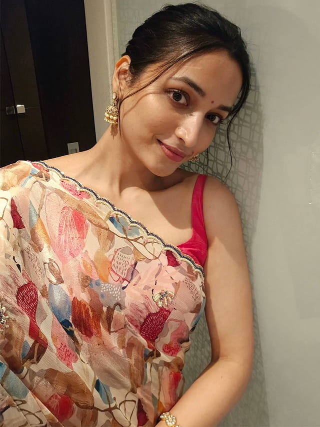 ఒక్క సినిమాకు 8 కోట్లా..? నాకు అంత సీన్ లేదు.. శ్రీనిధి శెట్టి..