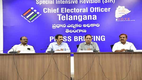 తెలంగాణ ఓటర్లకు ECI గుడ్న్యూస్! నోటీసుల గందరగోళం వేళ ప్రత్యేక నమోదు డ్రైవ్!