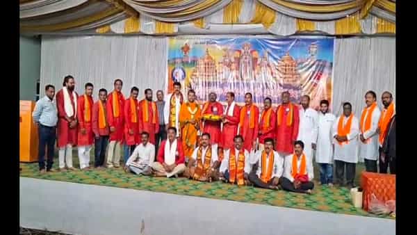 అంతా శ్రీనివాసుల మయం.! ఒకే వేదికమీద 50వేల మంది శ్రీనివాస్లు చేరితే ఎలా ఉంటుందో తెలుసా?
