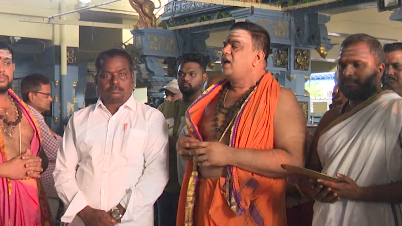 ఇది ఆలయ నిర్మాణంలోని ఇంజనీరింగ్ ప్రతిభకు నిదర్శనం అని కొందరు అంటే ఇది నిజంగా స్వామి వారి మహిమ అని భక్తులు నమ్ముతూ ఉంటారు. ఈ కమనీయ దృశ్యాన్ని చూడడానికి ఆయా సందర్భాలలో  అధిక సంఖ్యలో భక్తులు ఆలయానికి తరలి వస్తారు.  ఆలయ అధికారులు ఈ ప్రత్యేక రోజులలో సూర్య కిరణాలకు, స్వామివారికి మధ్య ఎవరు అడ్డు రాకుండా ఉండేందుకు బారికేడ్లు పెట్టి ప్రత్యేక ఏర్పాట్లు చేస్తూ ఉంటారు.