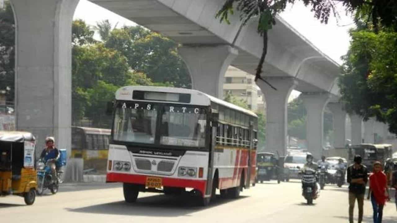 ఈ పాస్ కొనుగోలు చేసిన రోజు నుండి వరుసగా ఏడు రోజుల పాటు చెల్లుబాటు అవుతుంది. ఈ కొత్త వీక్లీ పాస్ ద్వారా ప్రయాణికులు గ్రేటర్ హైదరాబాద్ పరిధిలోని ఏసీ  బస్సులతో సహా అన్ని రకాల సిటీ బస్సుల్లో అపరిమితంగా ప్రయాణించవచ్చు. అయితే, కేవలం పుష్పక్ ఎయిర్‌పోర్ట్ లైనర్ సర్వీసులకు మాత్రం ఈ పాస్ వర్తించదని సంస్థ స్పష్టం చేసింది. 