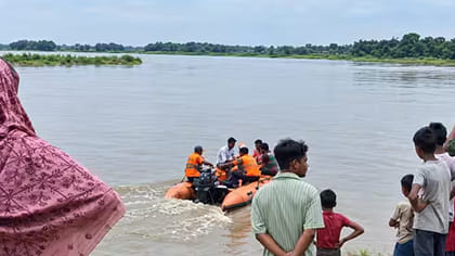 ఘోర ప్రమాదం.. పడవ బోల్తా 10 మంది మృతి..