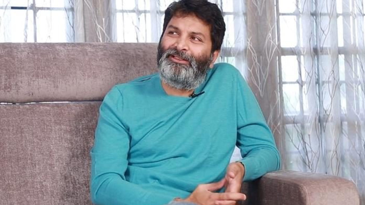 మనకు అవసరమైన ఏ పనైనా సరే, దాన్ని కూలంకషంగా పరిశీలించి, క్షుణ్ణంగా అర్థం చేసుకుని చివరి వరకు పట్టుదలగా సాధించాలని సూచించారు. ఎవరైతే ఈ లక్షణాలను తమ జీవితంలో అలవాటు చేసుకుంటారో, వారిని వెతుక్కుంటూ విజయాలు వస్తాయని, అలాంటివారు జీవితంలో వందశాతం సక్సెస్ అవుతారని ఆయన అద్భుతమైన సందేశాన్నిచ్చారు. అందుకే త్రివిక్రమ్ మాటలకు ఎంతో మంది అభిమానులు ఉంటారు.