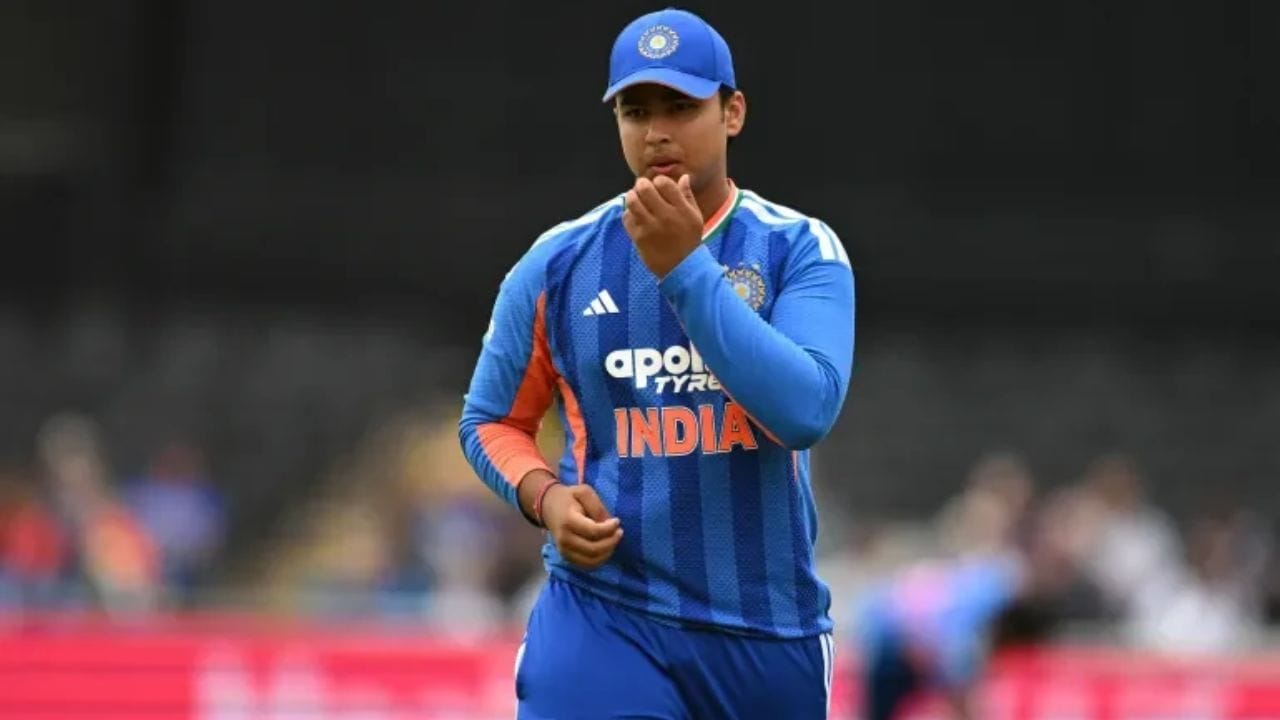 వెస్టిండీస్ సిరీస్ ముగిసిన వెంటనే భారత్ న్యూజిలాండ్ పర్యటనకు వెళ్లనుంది. గురువారం నుంచి టీ20 సిరీస్ ప్రారంభం కానుంది. వరుసగా మ్యాచ్లు, ప్రయాణాలతో బిజీ షెడ్యూల్ ఉన్నప్పటికీ దాని గురించి ఆందోళన చెందాల్సిన అవసరం లేదని అయ్యర్ చెప్పాడు. భారత్లోనే నిరంతరం ప్రయాణాలు చేస్తూ ఆడటానికి ఇప్పటికే అలవాటు పడిపోయామని పేర్కొన్నాడు.