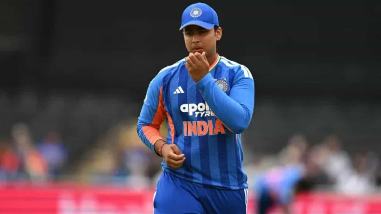 వెస్టిండీస్ సిరీస్ ముగిసిన వెంటనే భారత్ న్యూజిలాండ్ పర్యటనకు వెళ్లనుంది. గురువారం నుంచి టీ20 సిరీస్ ప్రారంభం కానుంది. వరుసగా మ్యాచ్లు, ప్రయాణాలతో బిజీ షెడ్యూల్ ఉన్నప్పటికీ దాని గురించి ఆందోళన చెందాల్సిన అవసరం లేదని అయ్యర్ చెప్పాడు. భారత్లోనే నిరంతరం ప్రయాణాలు చేస్తూ ఆడటానికి ఇప్పటికే అలవాటు పడిపోయామని పేర్కొన్నాడు.