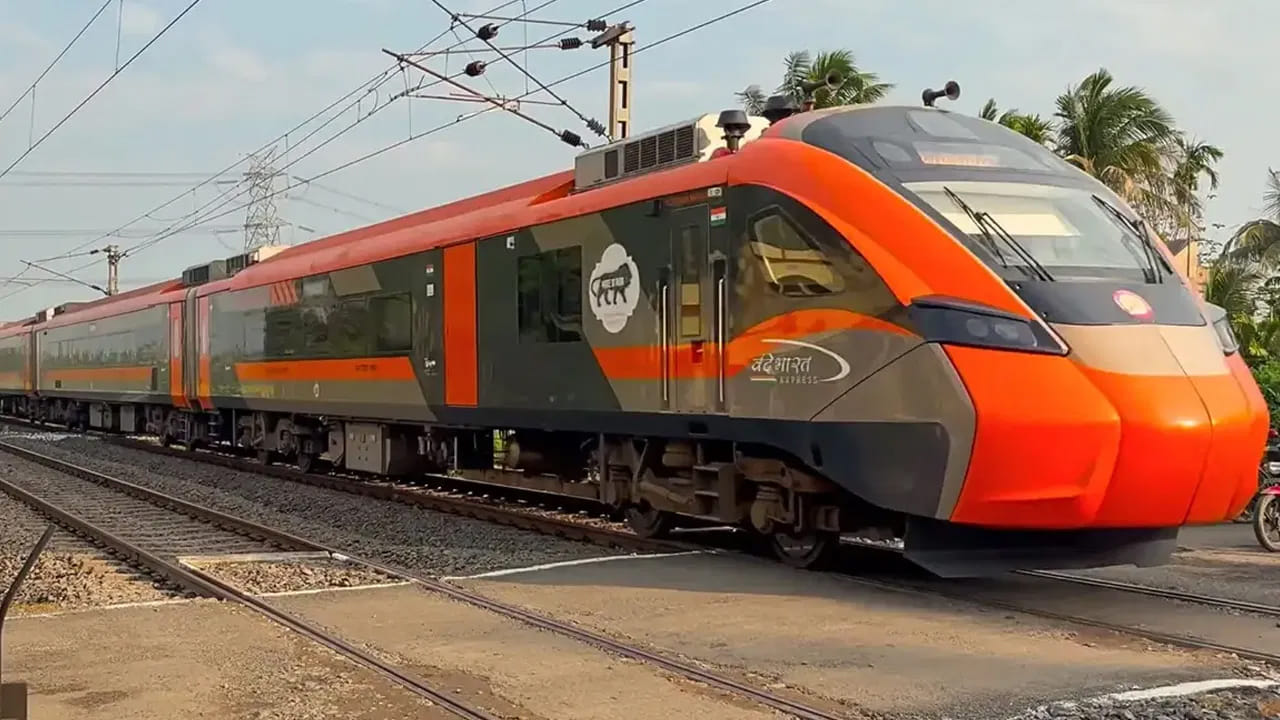 Vande Bharat Sleeper: ఏపీ మీదుగా వందే భారత్ స్లీపర్ ట్రైన్ ఫిక్స్.. టైమింగ్స్ కన్ఫామ్..! టికెట్ ధర ఎంతంటే..?