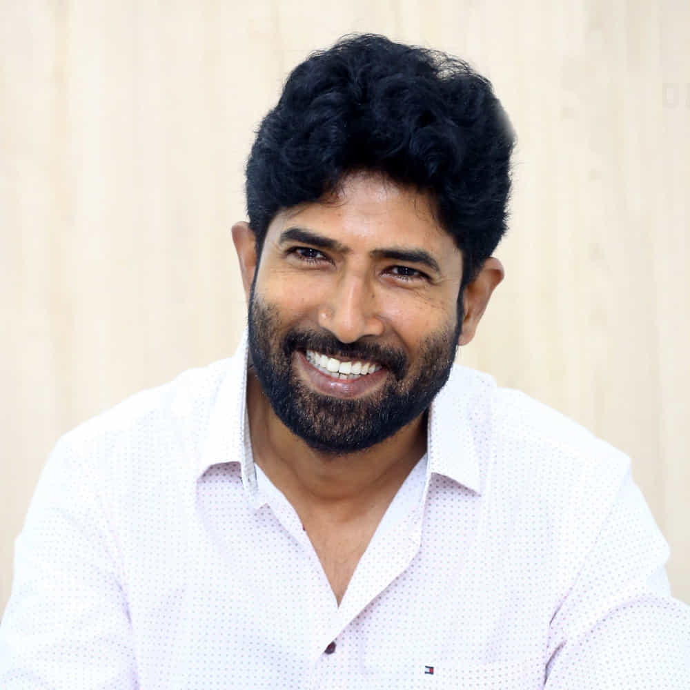 వేణు తొట్టెంపూడి హీరోగా పరిచయమైన చిత్రం స్వయంవరం. తొలి సినిమాతోనే మంచి విజయాన్ని అందుకున్న ఆయన, తన నటనతో ప్రేక్షకులను ఆకట్టుకున్నారు. ఈ చిత్రానికి గాను నంది స్పెషల్ జ్యూరీ అవార్డును కూడా అందుకున్నారు. ఆ తర్వాత వచ్చిన చిరునవ్వుతో సినిమాతో మరో విజయాన్ని తన ఖాతాలో వేసుకున్నారు. తర్వాత వీడెక్కడి మొగుడండి?, హనుమాన్ జంక్షన్, ప్రియనేస్తమా, మళ్లీమళ్లీ చూడాలి, కళ్యాణ రాముడు, పెళ్లాం ఊరెళితే, పెళ్లాంతో పనేంటి వంటి సినిమాల్లో నటించి తెలుగు ప్రేక్షకులకు మరింత దగ్గరయ్యారు.