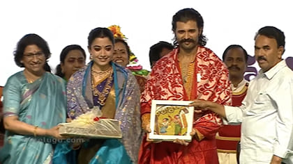 సద్దుల బతుకమ్మ వేడుకల్లో విజయ్ దేవరకొండ, రష్మిక..