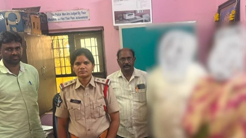 Andhra: వితంతు పెన్షన్ కోసం భర్త బ్రతికుండగానే ఈ మహిళ ఏం చేసిందో తెలుసా..?