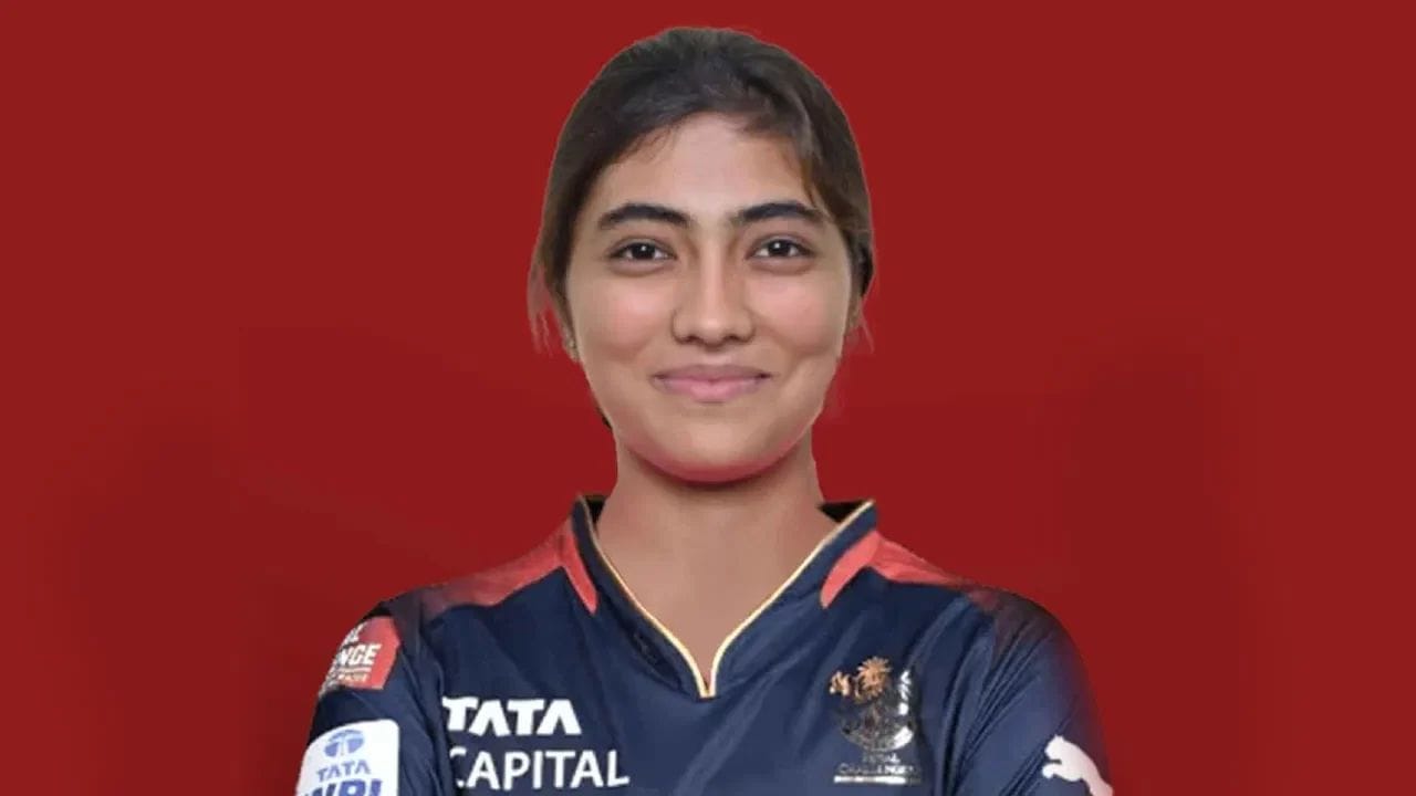 రాఘవి బిస్ట్: యువ భారత బ్యాట్స్‌మెన్ రాఘవి బిస్ట్ కూడా ఈసారి వేలంలోకి వచ్చాడు. గత సీజన్‌లో యూపీ వారియర్స్ తరఫున ఆడిన బిస్ట్, ఈసారి రూ. 30 లక్షల కనీస ధరతో తన అదృష్టాన్ని పరీక్షించుకుంటున్నాడు.